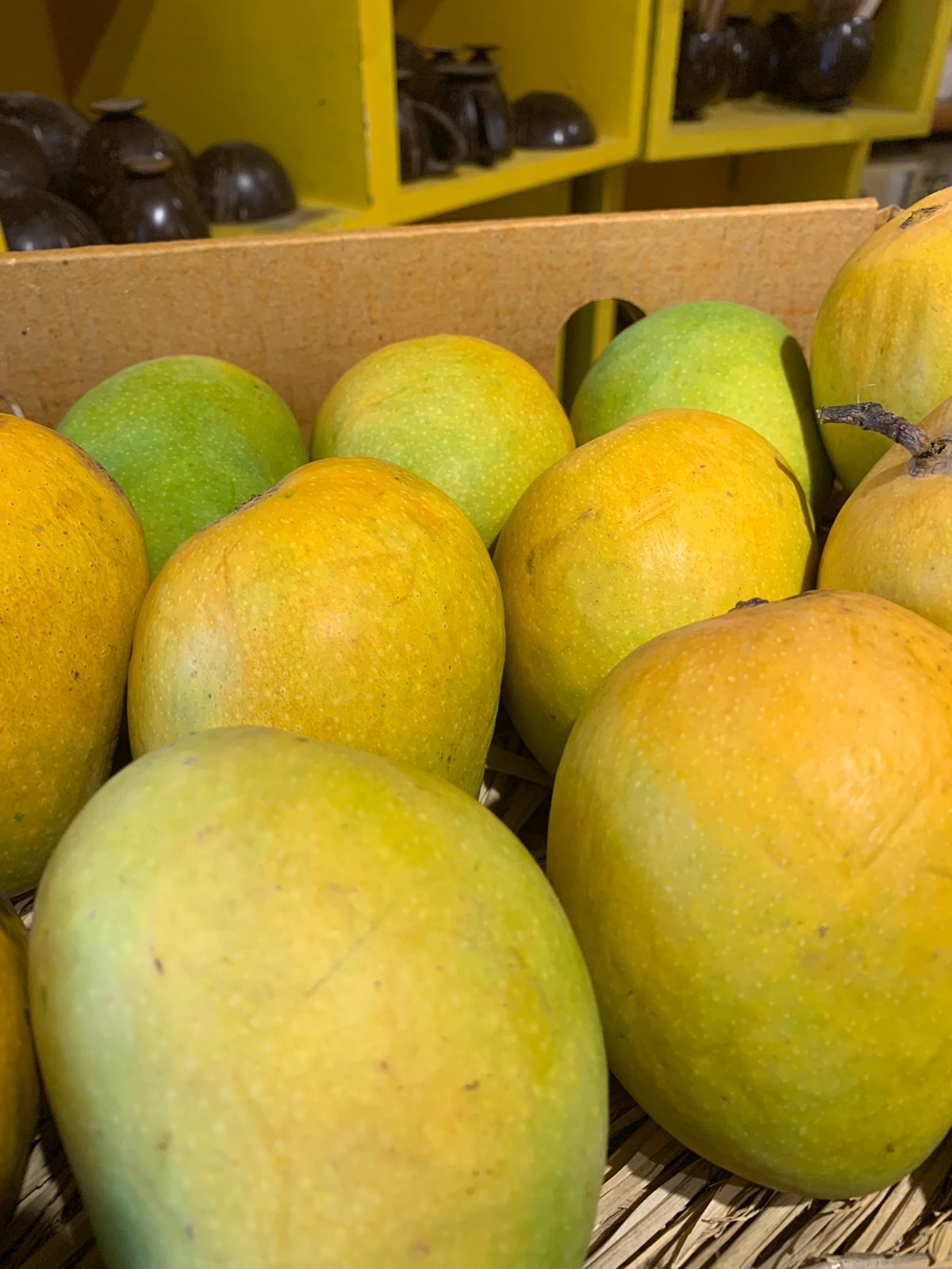 Farmse Organic Alphonso Mangoes Hafus A Category (Size 190 - 230 Gm's/ Pc)